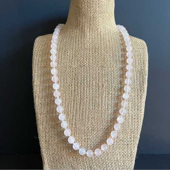 Elegant Rose Quartz Beaded Necklace. - Picture 1 of 6